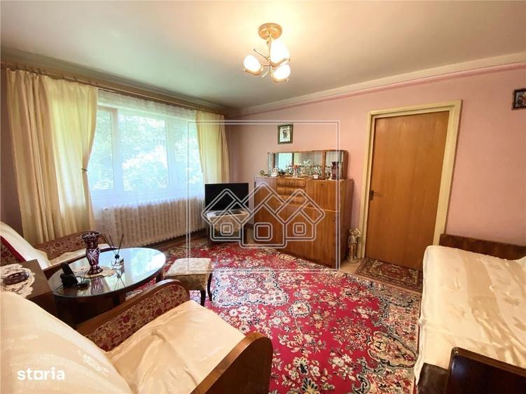Apartament 2 camere de vanzare, necesita renovare, zona Rahovei - Sibi - 1