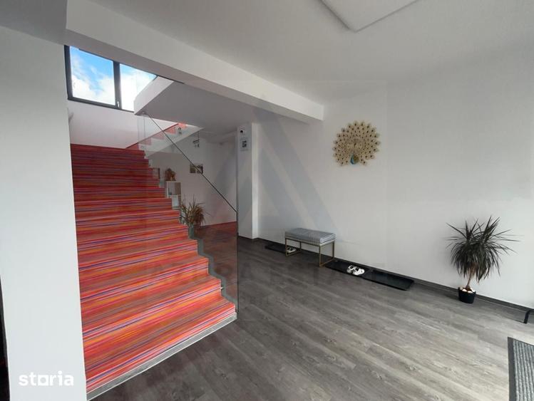 Casă cu 10 camere cu Teren 4600 Mp în Central