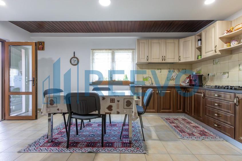 Casă cu 4 camere cu Canalizare în Central