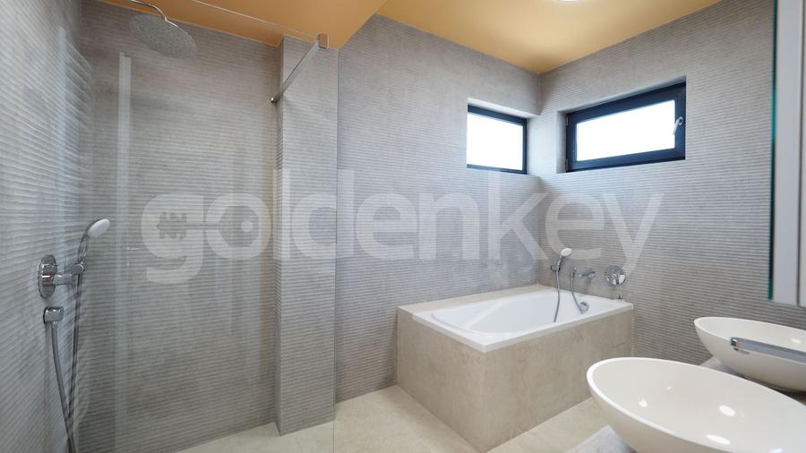 Casă individuală cu 5 camere cu Canalizare în Corbeanca