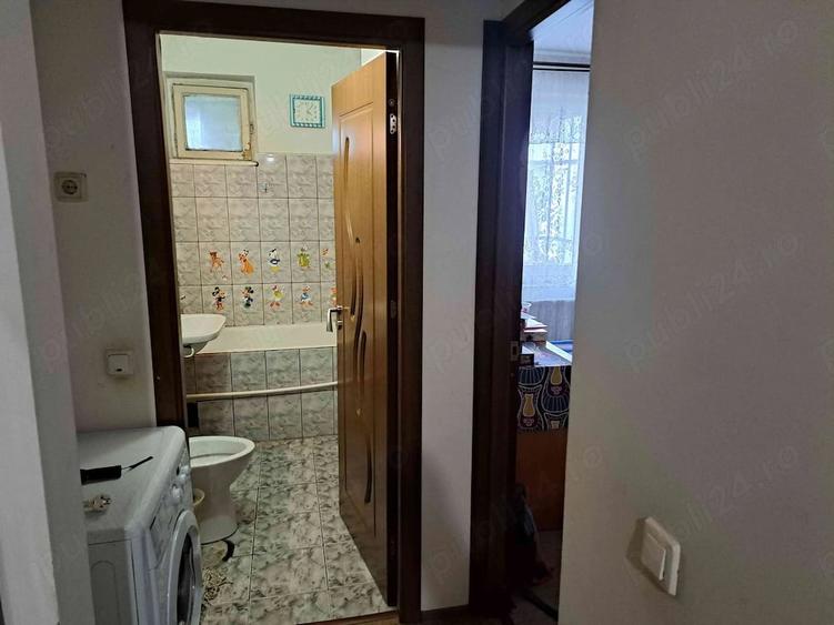 Apartament cu 3 camere semidecomandat în Aleea Trandafirilor