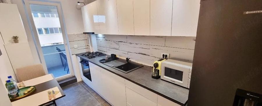 Apartament cu 2 camere semidecomandat, mobilat în Rahova