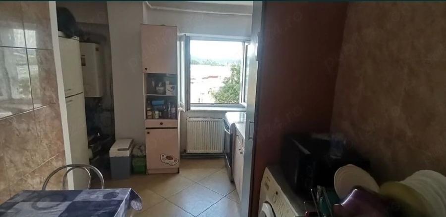 Apartament cu 3 camere decomandat în Bere