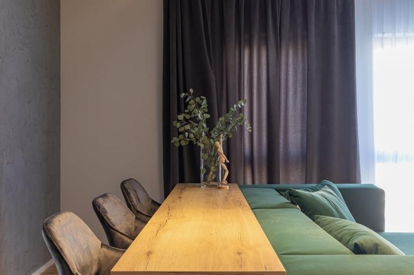 Apartament cu 2 camere semidecomandat, mobilat în Central