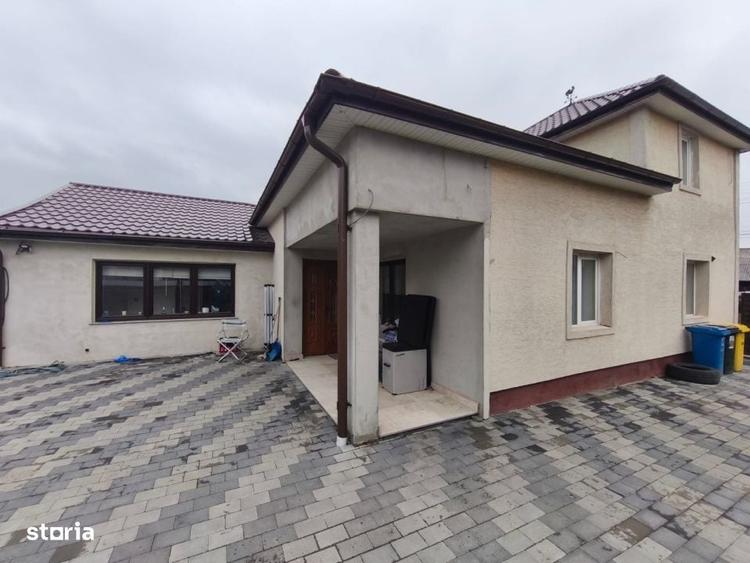 Casă cu 4 camere cu Teren 500 Mp în Central