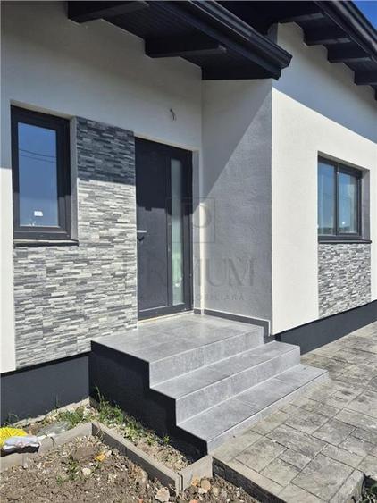 Duplex pe parter - 2 dormitoare - 3 bai ( o baie pe terasa ) - zona in plina dez - 7