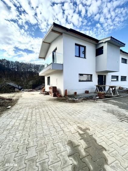 Casă cu 4 camere în Tăuți