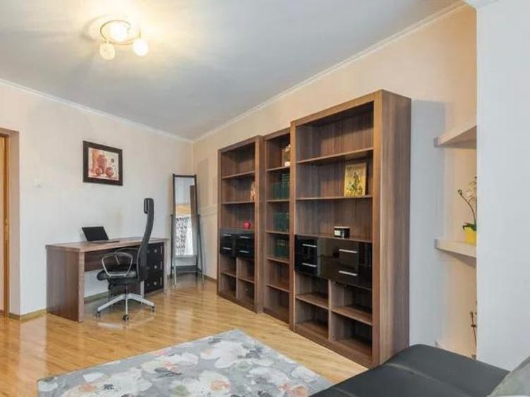 Apartament cu 3 camere semidecomandat în Ultracentral