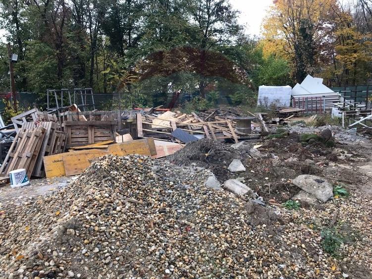 Teren Construcții intravilan de 1383 mp, în Regie