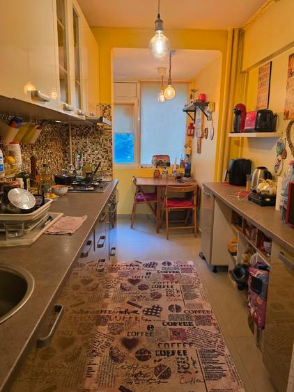Apartament cu 3 camere decomandat în Baba Novac