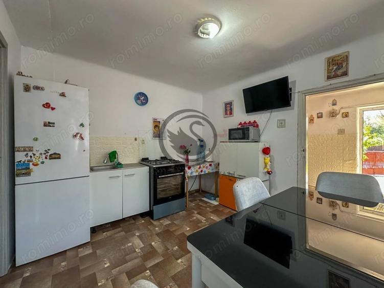 Casă cu 2 camere cu Teren 557 Mp în Gorgota