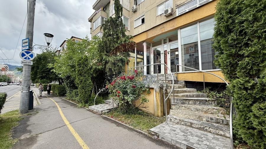 Spațiu comercial, de 81.019996643066 mp, în Republicii