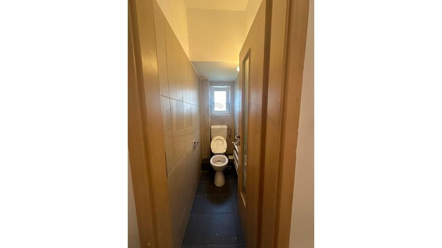 Apartament cu 5 camere decomandat în Primăverii