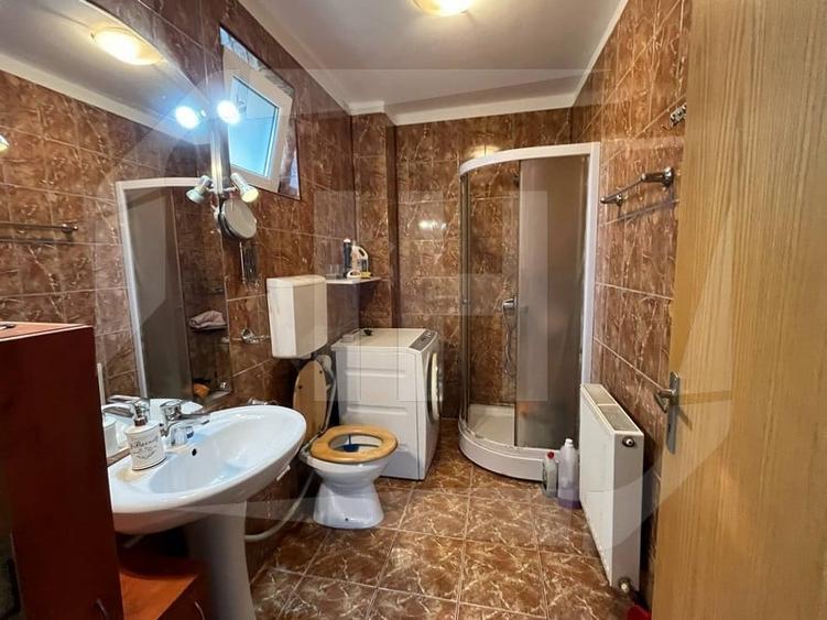 Casă individuală cu 4 camere decomandat cu Canalizare în Florești