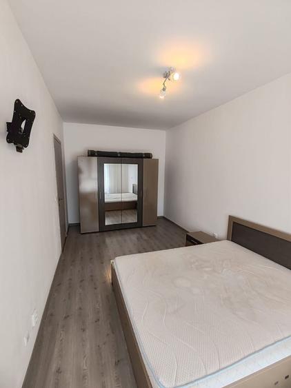 Apartament cu 3 camere decomandat, mobilat în Metalurgiei
