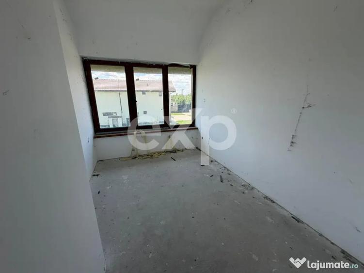 Casă cu 7 camere cu Teren 1000 Mp în Butimanu