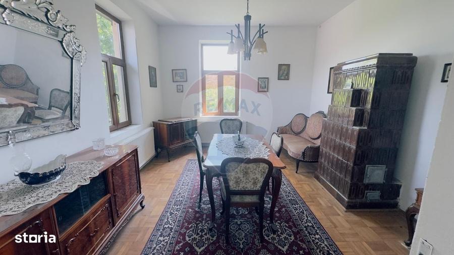Casă cu 4 camere în Central