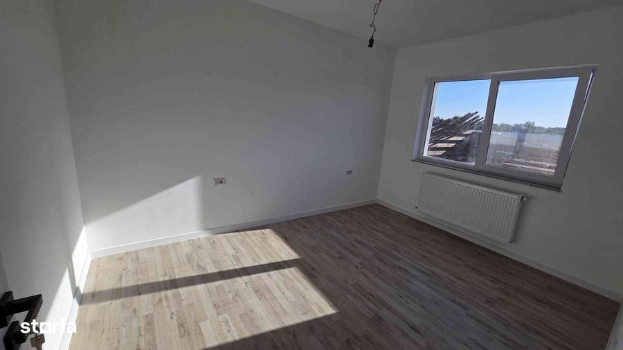 Casă cu 4 camere cu Teren 300 Mp în Crevedia