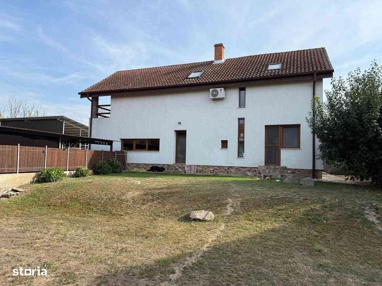Casă cu 4 camere în Sânmartin