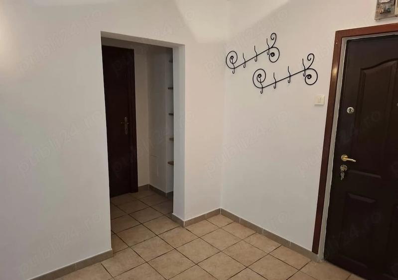 Apartament cu 4 camere semidecomandat, mobilat în Triaj