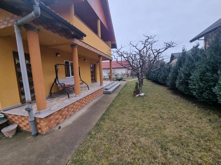 Duplex cu 3 camere cu Canalizare în Nicolina