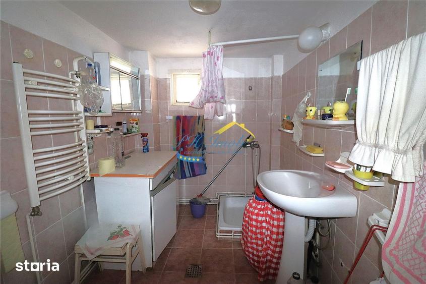 Apartament cu 3 camere în Podul Vadului