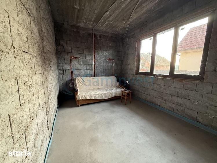 Casă cu 6 camere cu Teren 300 Mp în Sânmartin