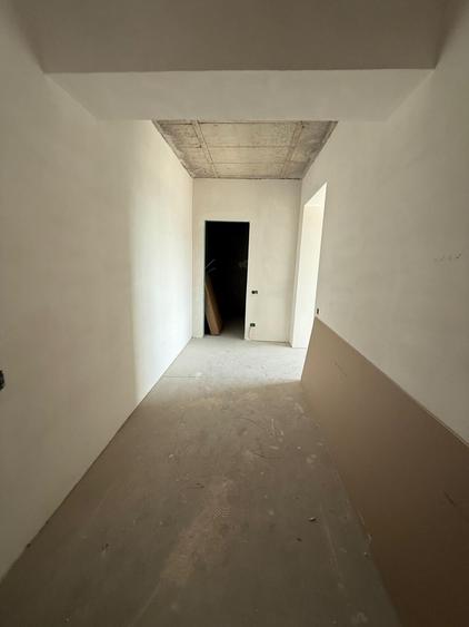 Apartament cu 3 camere semidecomandat în Metalurgiei