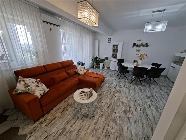 Apartament cu 3 camere semidecomandat, mobilat în Gheorgheni