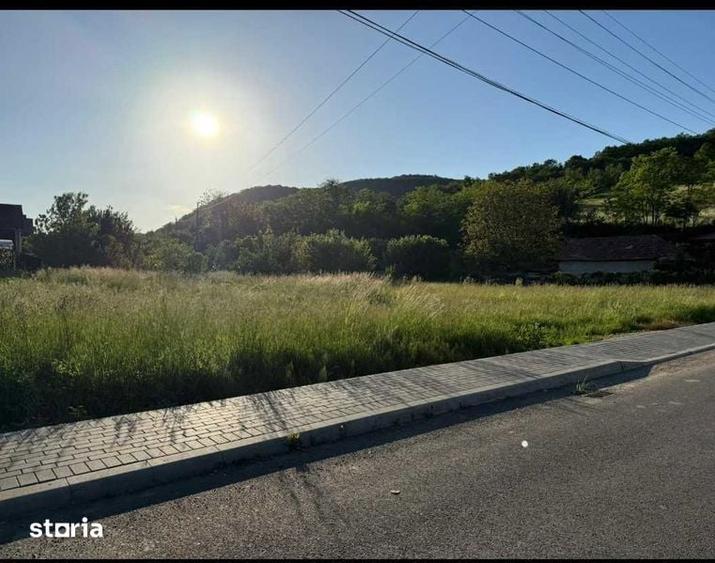 Teren de 1374 mp, în Central