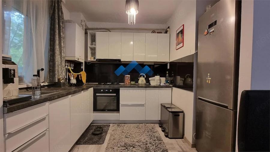 Apartament cu 3 camere în Filiași