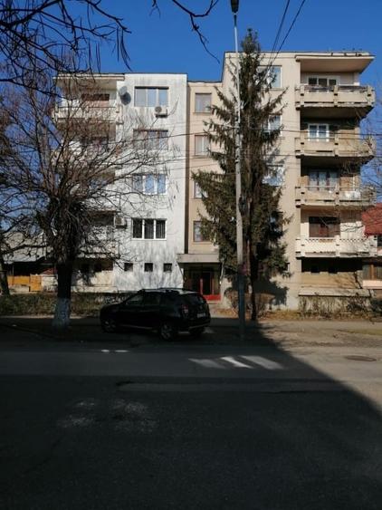 Apartament cu 3 camere decomandat în Gojdu