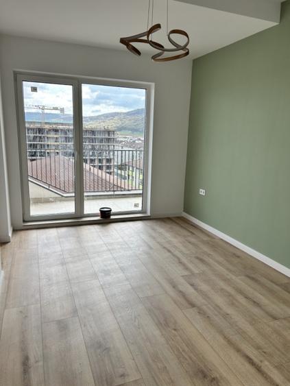 Apartament cu 3 camere semidecomandat, mobilat în Florești — fotografia 2