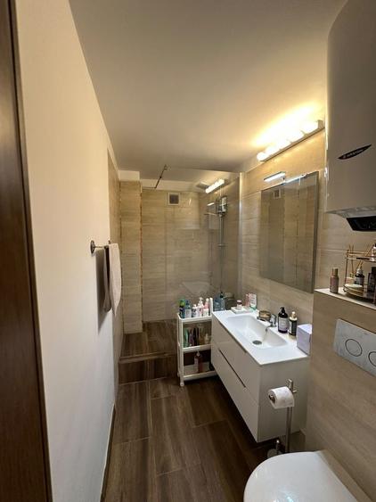 Închiriez apartament 3 camere - 4