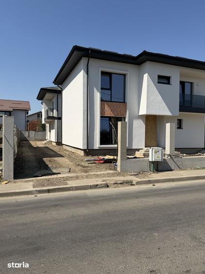 Casă cu 4 camere cu Teren 350 Mp în Central