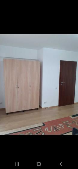 Garsonieră decomandată în Apărătorii Patriei