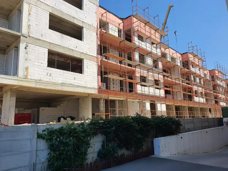 Apartament cu 2 camere decomandat în Titan