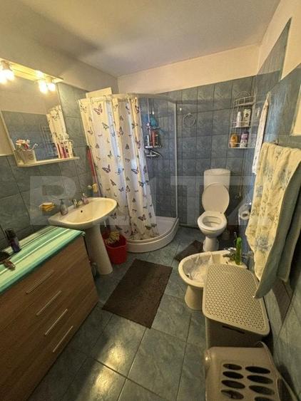Casă individuală cu 7 camere cu Teren 300 Mp în Cetății
