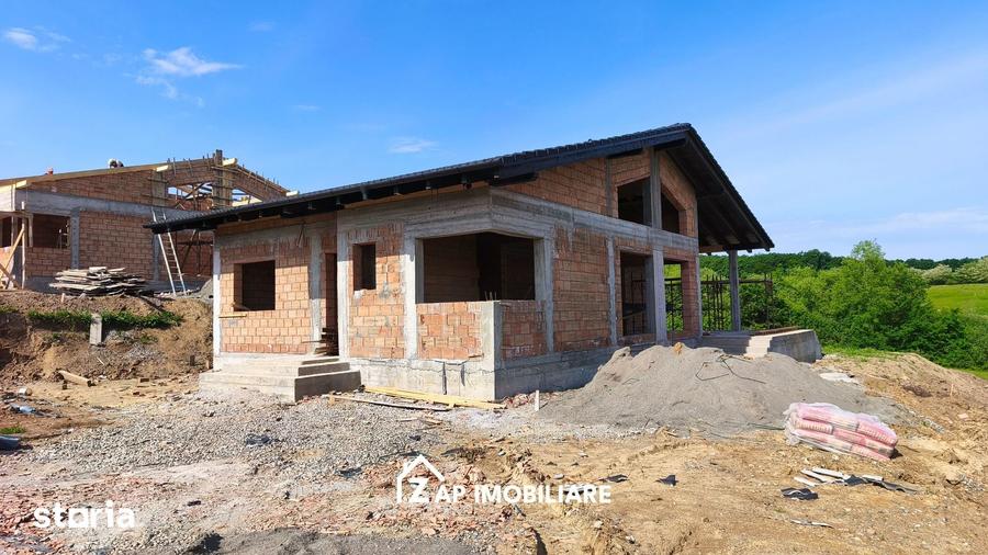 Casă cu 4 camere cu Teren 700 Mp în Livezeni