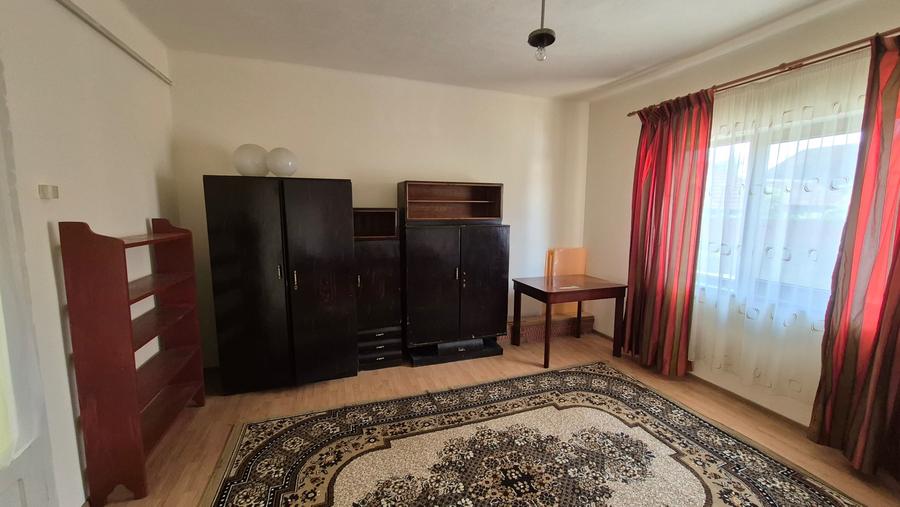 Casă cu 4 camere în Teiu