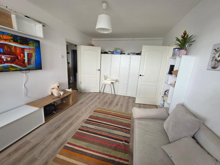 Apartament cu 2 camere semidecomandat în Berceni