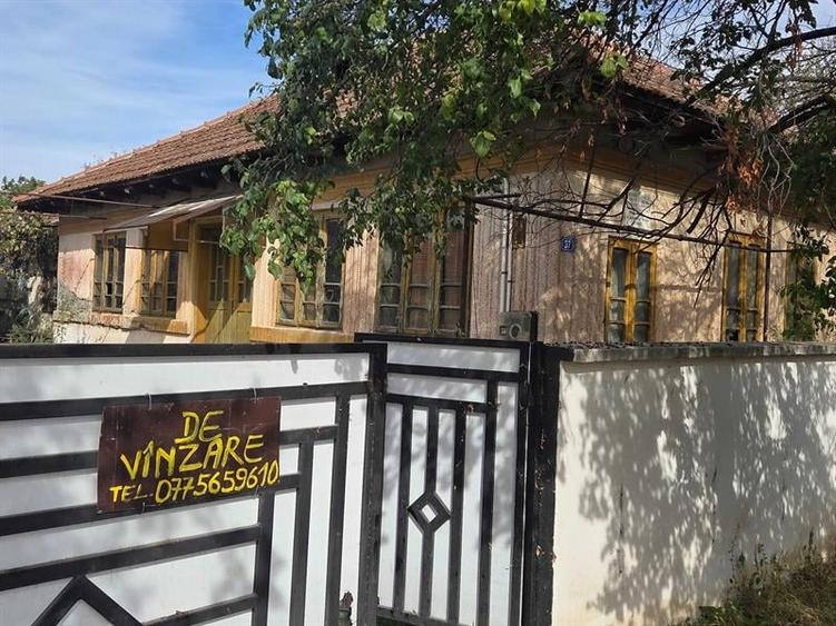 Casă individuală cu 3 camere cu Teren 1000 Mp în Preajba