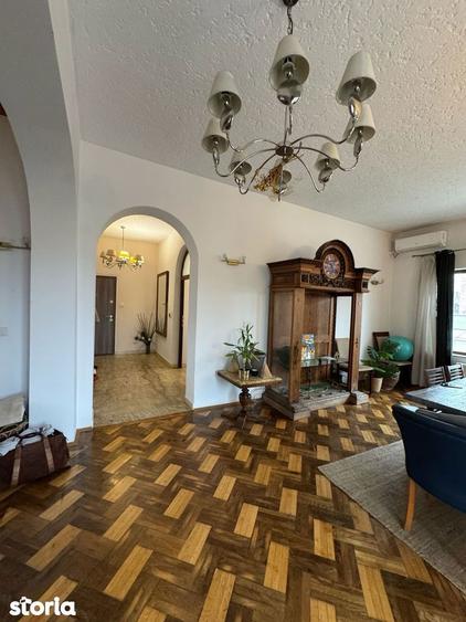 Apartament cu 4 camere, mobilat în Centrul Istoric