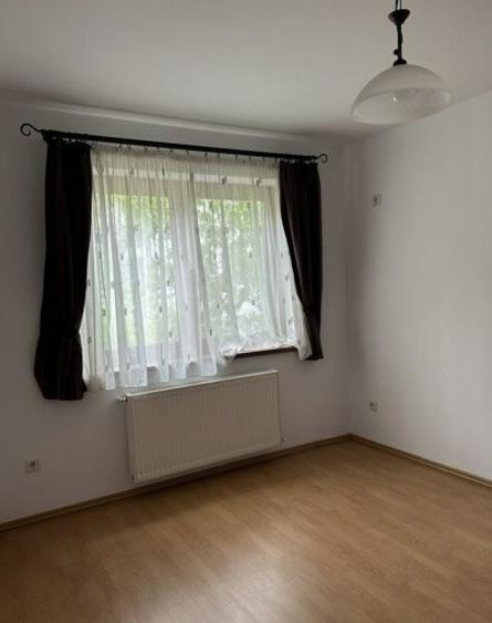 Casă individuală cu 5 camere cu Teren 250 Mp în Tei