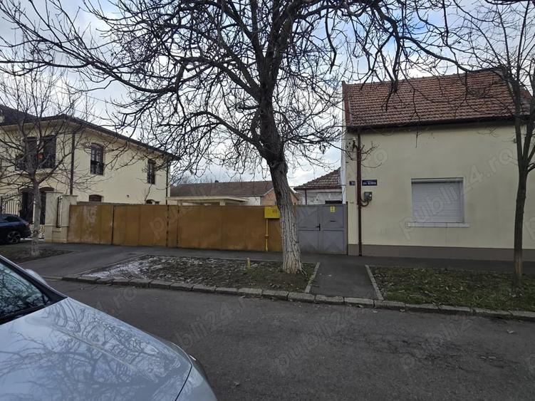 Casă cu 2 camere cu Teren 650 Mp în Central