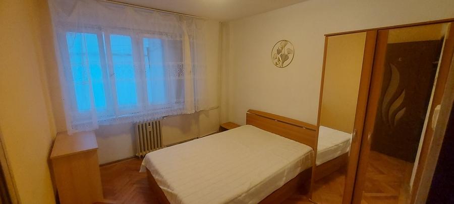 Apartament cu 4 camere în P-ța Victoriei