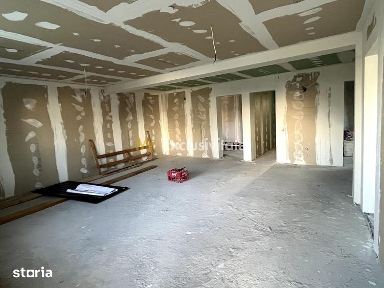 Casă cu 7 camere cu Teren 450 Mp în Glina