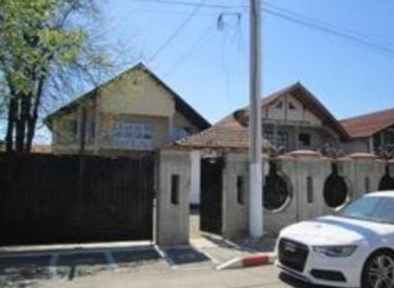 Casă cu 5 camere cu Teren 670 Mp în Central