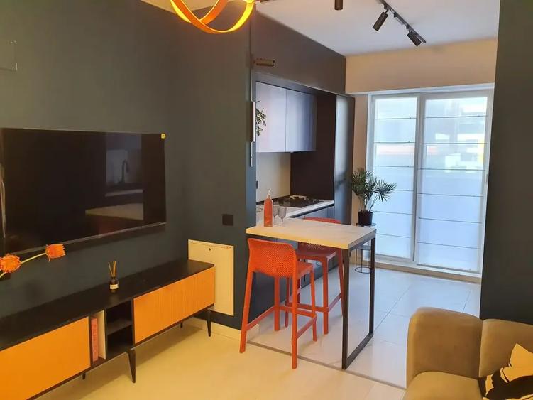 Apartament cu 3 camere decomandat în Titan