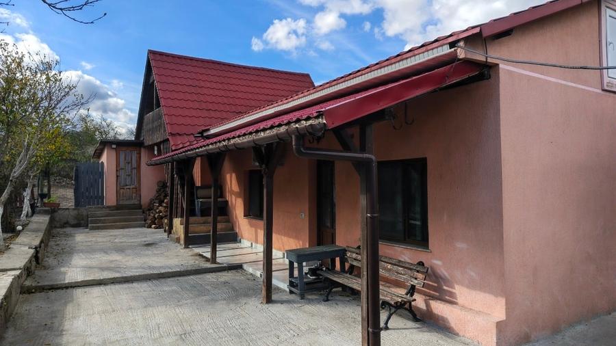 Casă individuală cu 3 camere cu Garaj în Casicea